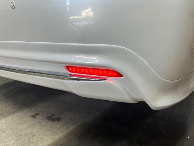 トヨタ　クラウンマジェスタ
VALENTI
LED リアバンパーリフレクター
入れ替え