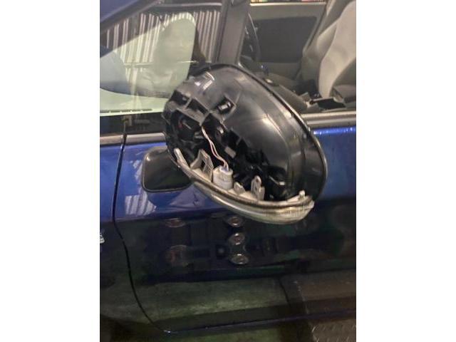 トヨタ　プリウス
サイドミラーカバー交換
サイドミラーターンレンズ交換