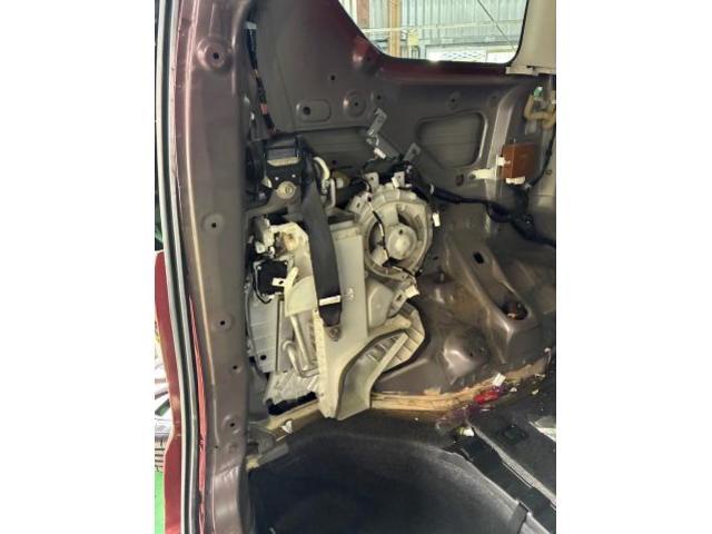 日産　セレナ　エアコンエバポレーター交換