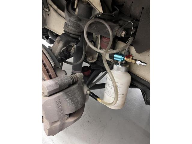 車検整備 ブレーキオイル交換 フレックスハイエースベース大阪 堺市 美原区 大阪市 松原市 和泉市 東大阪市 箕面市 ハイエースバン