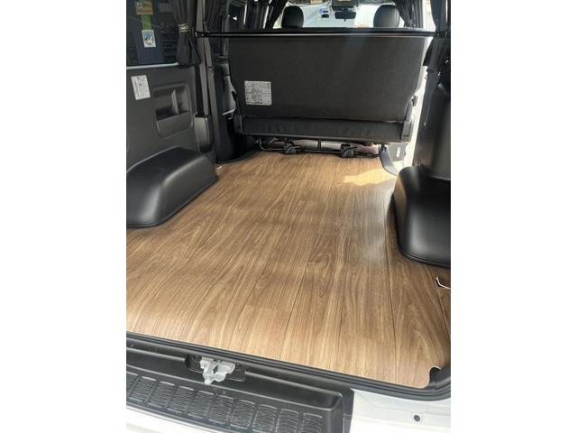 車内をオシャレに快適に！　FLEXオリジナルクッションフロア　トヨタ　ハイエースバン　フレックスオリジナルパーツ　カスタム　ハイエースワゴン　フレックスハイエースベース大阪 堺市 美原区 大阪市 松原市 和泉市 東大阪