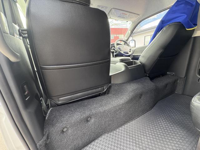 車内をキレイに保つエンジンフードカバー！　トヨタ　ハイエースバン　ハイエースワゴン　フレックスハイエースベース大阪 堺市 美原区 大阪市 松原市 和泉市 東大阪