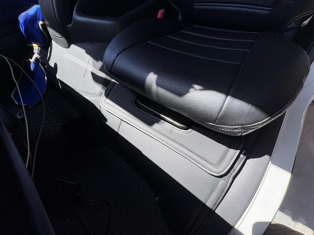 車内をキレイに保つエンジンフードカバー！　トヨタ　ハイエースバン　ハイエースワゴン　フレックスハイエースベース大阪 堺市 美原区 大阪市 松原市 和泉市 東大阪