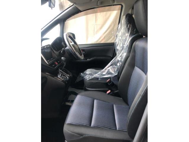 トヨタ　ヴォクシー　クリーニング・清掃 展示前仕上げ　中古車商品化　車の磨き　沖縄県　沖縄市　うるま市　北中城村　北谷町