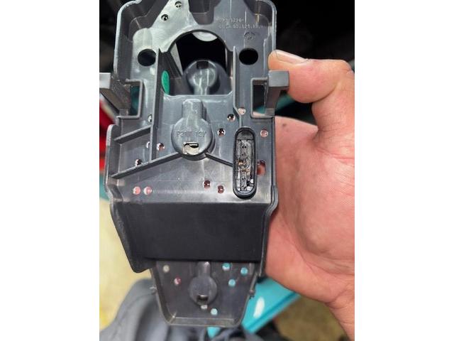 ＢＭＷ　MINI F56 テールランプユニット交換