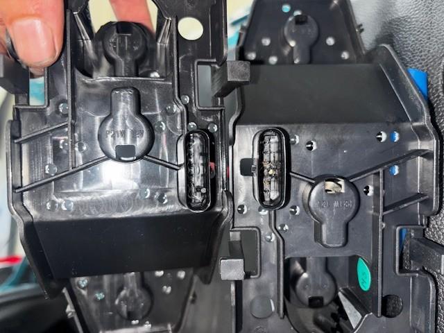 ＢＭＷ　MINI F56 テールランプユニット交換