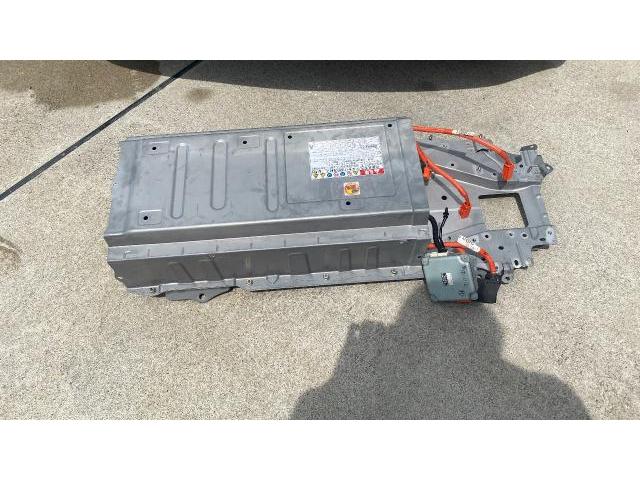 トヨタ プリウス ハイブリッドバッテリー交換　ZVW30 沖縄 中部 中城