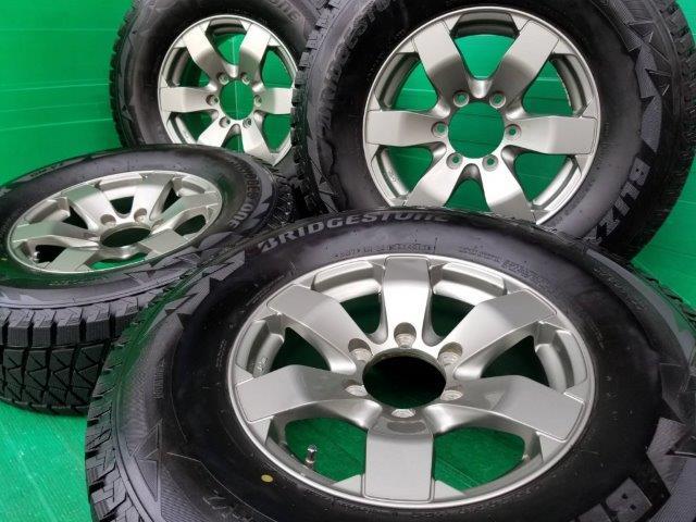 ハイラックスサーフ用 スタッドレスSETの入荷です。