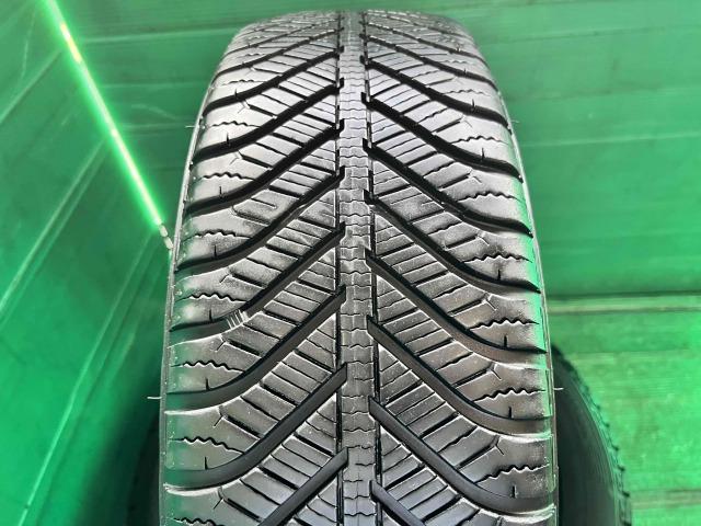 ハスラー用サイズの中古オールシーズンタイヤ入庫しました！
グッドイヤーベクター４シーズンズ　165/60R15　4本