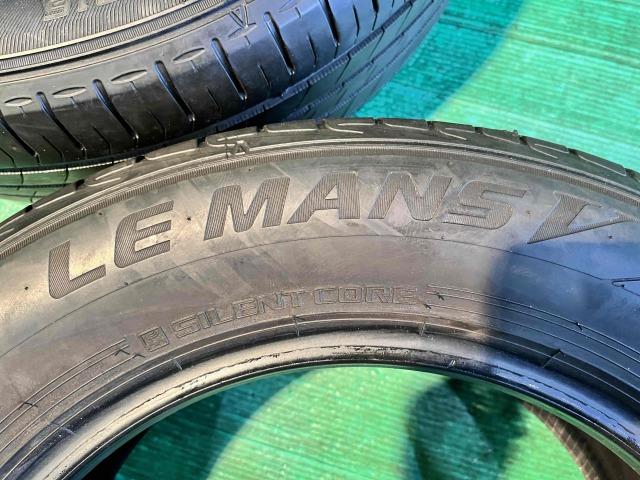 クラウン、エスティマなどに装着できるサイズの中古タイヤ入庫です！
ダンロップルマンⅤ　215/60R16　2本