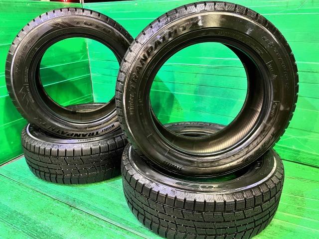 レクサスRX、ベンツＧＬＣなどに装着できる中古スタッドレス入庫です！
トーヨーウインタートランパスTX　235/60R18　4本