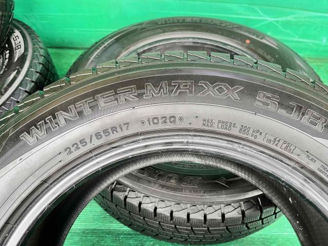 溝たっぷり！中古スタッドレスタイヤ４本組入庫です！
ダンロップウインターマックスSJ8　225/65R17　4本
ハリアー、RAV4、レクサスNX、エクストレイルなどに！