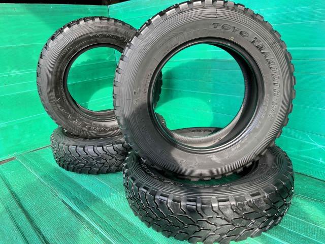 ジムニー用の中古MTタイヤ入庫です！
TOYO トランパス M/T　195R16C 104/102Q　４本
