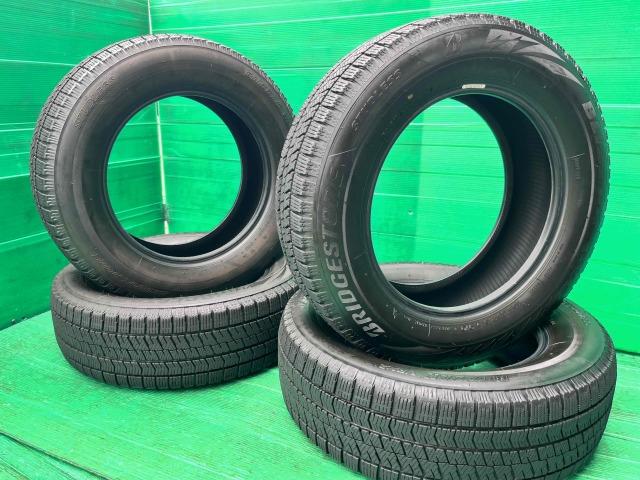 １５インチ中古スタッドレスタイヤ４本組入庫です！
ブリヂストンブリザックVRX2　195/65R15　4本
ノア、VOXY、セレナ、ステップワゴン、プリウスなどに！