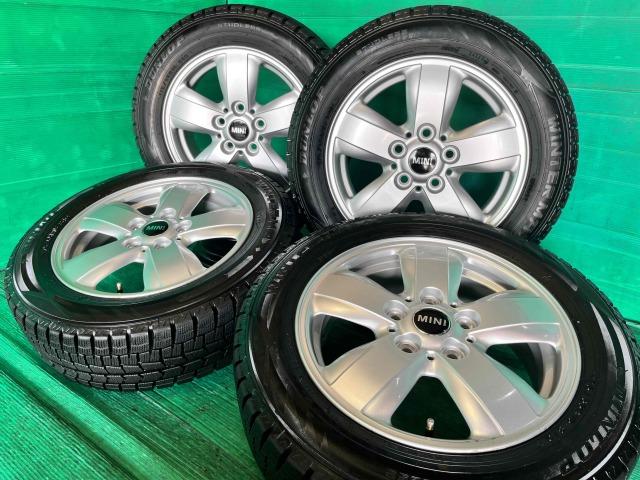 ミニ純正15インチの溝たっぷりスタッドレス付きセット入庫です ミニ純正15インチの溝たっぷりスタッドレス付きセット入庫です