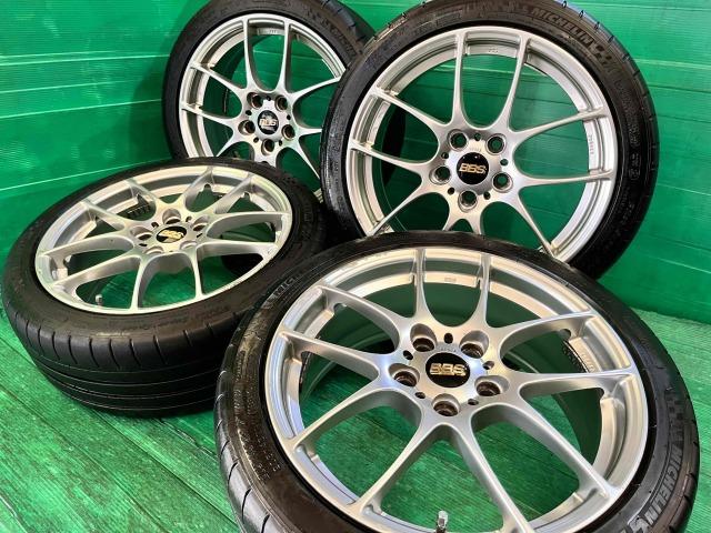 ミニ用BBS１７インチ入庫です！
BBS　RF　１７インチ　ミシュランパイロットスーパースポーツ付き！
ミニ、クーパー、クーパーS　F55、F56、F57などに！