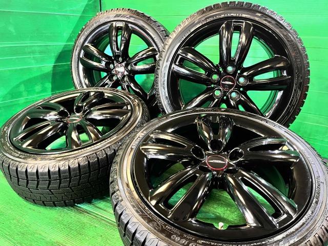 ミニジョンクーパーワークス純正１７インチスタッドレスセット入庫です！
ミニ純正トラックスポーク５０１　１７インチ　ヨコハマスタッドレス付！