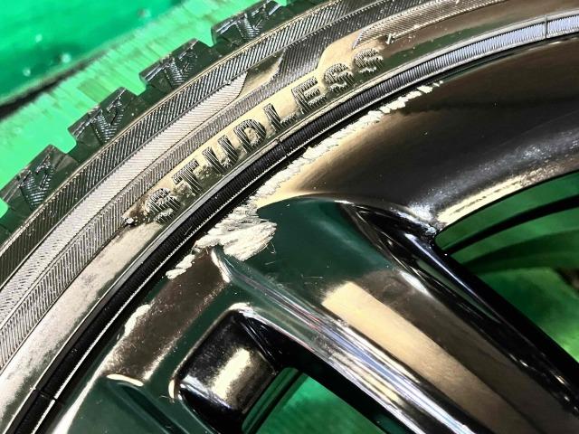 ミニジョンクーパーワークス純正１７インチスタッドレスセット入庫です！
ミニ純正トラックスポーク５０１　１７インチ　ヨコハマスタッドレス付！