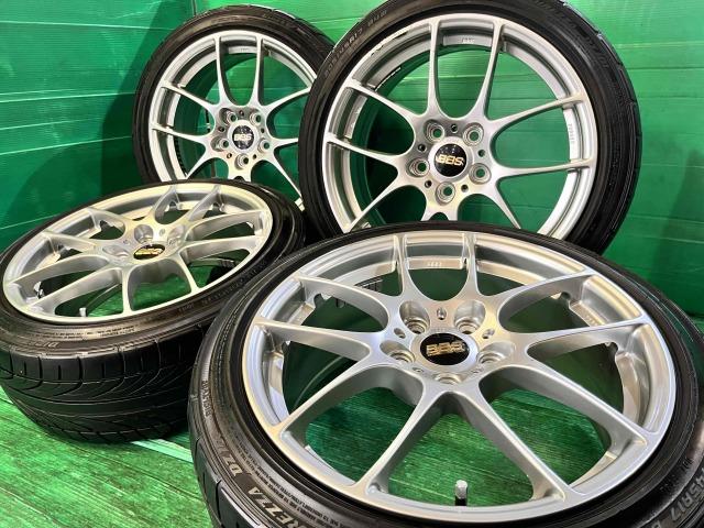 ＭＩＮＩ　パーツ情報
ミニ　３ドア、５ドアのF56、F55、F57などに装着できるBBS17インチ入庫です！
BBS　RF　１７インチ　ダンロップ付！