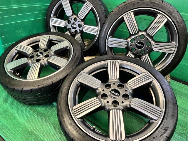 ＭＩＮＩ　ＭＩＮＩ　パーツ情報
ミニ60周年記念限定車純正ホイール入庫です！
ミニ純正60yearsスポーク525　17インチ
ミニ3ドア、5ドア　F55、F56、F57などに！