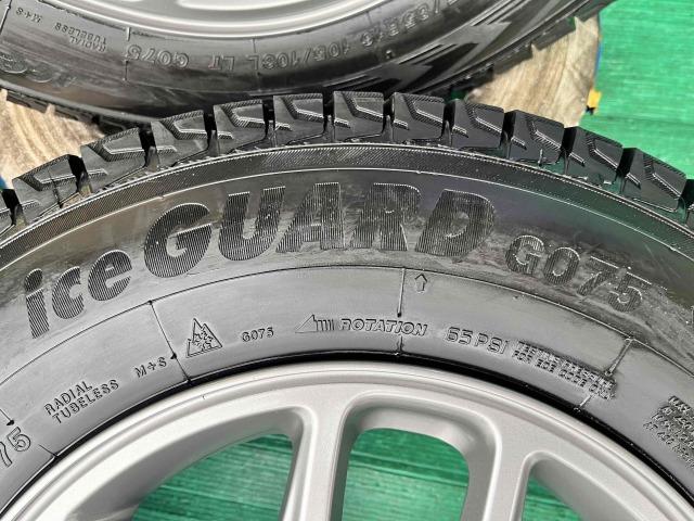 スズキ ジムニー パーツ情報
ジムニー純正16インチの溝たっぷりスタッドレス付セットが入庫です!
ジムニー、AZオフロードなどに!
