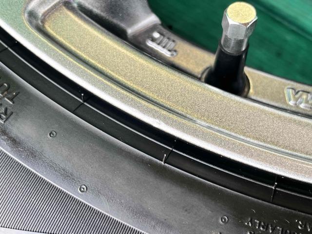 トヨタ プリウスα パーツ情報
プリウスα、SAI、ジューク、リーフなどに装着できる17インチスタッドレスセット入庫です!
シュナイダー 17インチ ピレリスタッドレス付!
