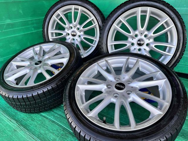 MINI MINI パーツ情報
ミニ3ドア、5ドアのF55、F56、F57などに装着できる17インチスタッドレスセット入庫です!
MAKジャッキー 17インチ ダンロップスタッドレス付!