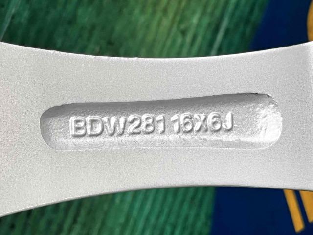 トヨタ ヤリス パーツ情報
ヤリス、フィット、スイフトなどに装着できる16インチスタッドレスセット入庫です!
AXEL 16インチ ダンロップ溝たっぷりスタッドレス付!