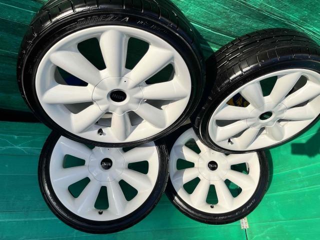 ＭＩＮＩ　ＭＩＮＩ　パーツ情報
ミニ3ドア、5ドアに装着できる純正18インチ入庫です！
ミニ純正コーンスポーク507　18インチ　溝たっぷりダンロップ付！