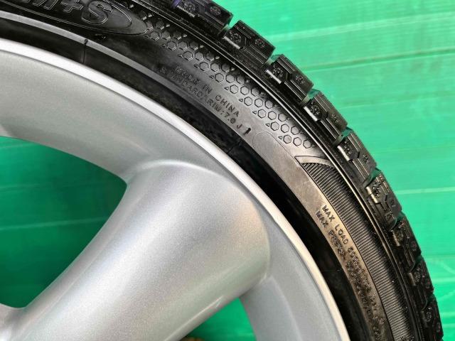 ＭＩＮＩ　ＭＩＮＩ　パーツ情報
ミニ3ドア、5ドアに装着できる17インチスタッドレスセット入庫です！
マキシライト　17インチ　溝たっぷりスタッドレス付！