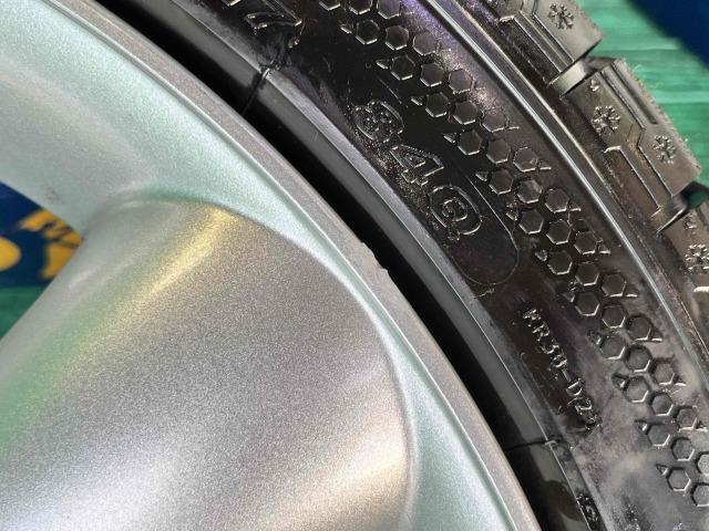 ＭＩＮＩ　ＭＩＮＩ　パーツ情報
ミニ3ドア、5ドアに装着できる17インチスタッドレスセット入庫です！
マキシライト　17インチ　溝たっぷりスタッドレス付！