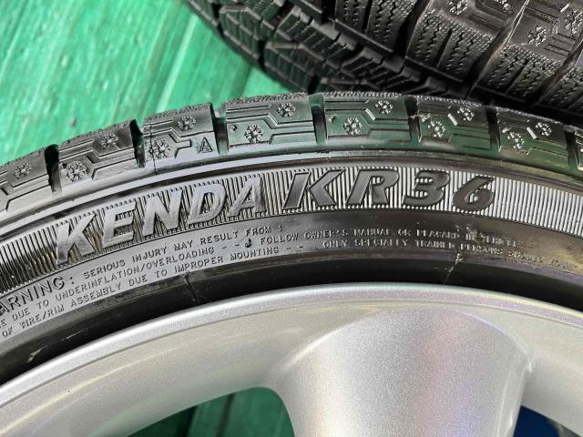 ＭＩＮＩ　ＭＩＮＩ　パーツ情報
ミニ3ドア、5ドアに装着できる17インチスタッドレスセット入庫です！
マキシライト　17インチ　溝たっぷりスタッドレス付！