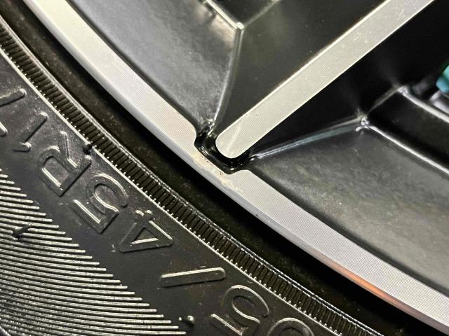 ＭＩＮＩ　ＭＩＮＩ　パーツ情報
ミニ3ドア、5ドアなどに装着できる17インチ溝たっぷりスタッドレスセット入庫です！
MOMO MASSIMO　17インチ　溝たっぷりスタッドレス付！