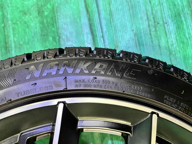 ＭＩＮＩ　ＭＩＮＩ　パーツ情報
ミニ3ドア、5ドアなどに装着できる17インチ溝たっぷりスタッドレスセット入庫です！
MOMO MASSIMO　17インチ　溝たっぷりスタッドレス付！