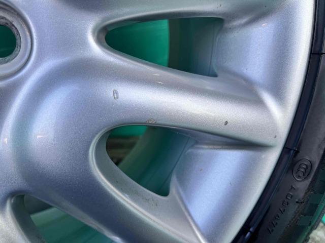 ＭＩＮＩ　ＭＩＮＩ　パーツ情報
ミニ3ドア、5ドアに装着できる純正16インチスタッドレスセット入庫です！
ミニ純正ビクトリースポーク495　16インチ　ピレリスタッドレス付！