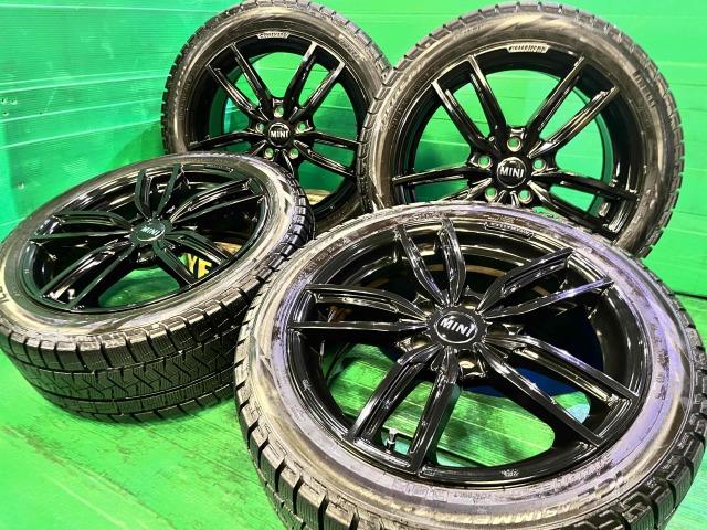 ＭＩＮＩ　ＭＩＮＩ　パーツ情報
ミニクラブマン、BMW1シリーズなどに装着できる17インチ溝たっぷりスタッドレスセット入庫です！
ケレナーズJr.GF5　17インチ　ピレリスタッドレス付！
