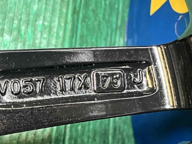 ＭＩＮＩ　ＭＩＮＩ　パーツ情報
ミニクラブマン、BMW1シリーズなどに装着できる17インチ溝たっぷりスタッドレスセット入庫です！
ケレナーズJr.GF5　17インチ　ピレリスタッドレス付！