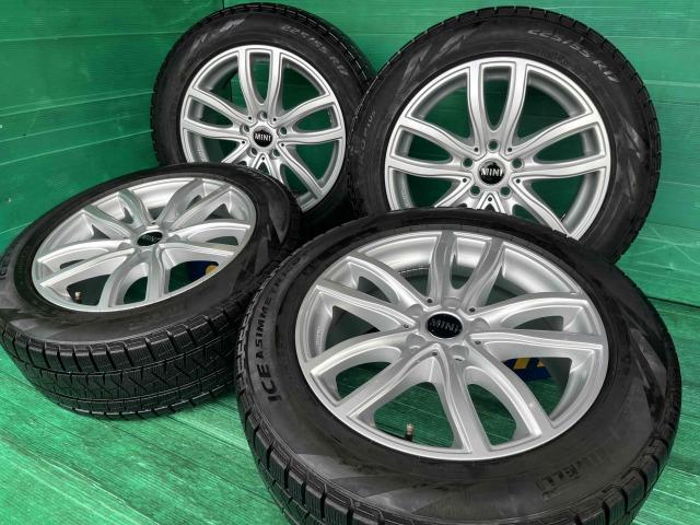 ＭＩＮＩ　ＭＩＮＩ　パーツ情報
ミニクロスオーバー、BMW X1、X2に装着できる17インチランフラットスタッドレスセット入庫です！
MAK FAHR 　17インチ　ピレリランフラットスタッドレス付！