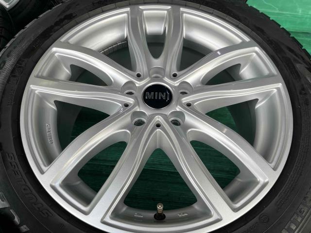 ＭＩＮＩ　ＭＩＮＩ　パーツ情報
ミニクロスオーバー、BMW X1、X2に装着できる17インチランフラットスタッドレスセット入庫です！
MAK FAHR 　17インチ　ピレリランフラットスタッドレス付！