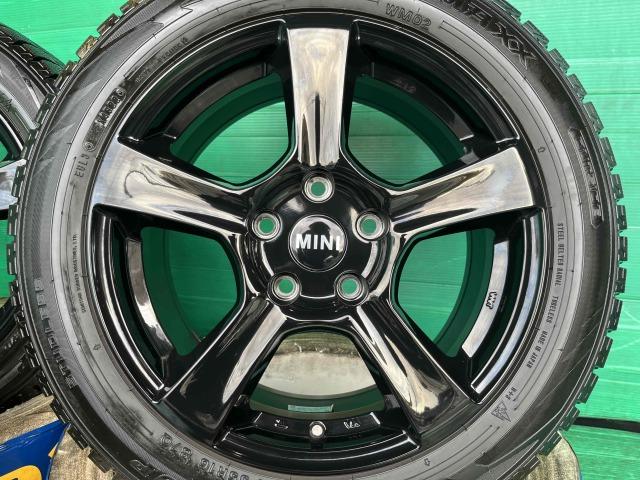 ＭＩＮＩ　ＭＩＮＩ　パーツ情報
ミニ3ドア、5ドアに装着できる16インチスタッドレスセット入庫です！
TRC　16インチ　ダンロップ溝たっぷりスタッドレス付！