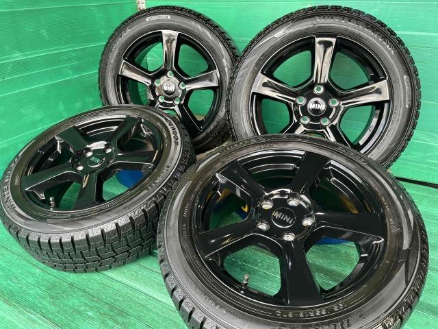 ＭＩＮＩ　ＭＩＮＩ　パーツ情報
ミニ3ドア、5ドアに装着できる16インチスタッドレスセット入庫です！
TRC　16インチ　ダンロップ溝たっぷりスタッドレス付！
