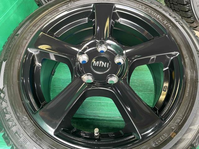 ＭＩＮＩ　ＭＩＮＩ　パーツ情報
ミニ3ドア、5ドアに装着できる16インチスタッドレスセット入庫です！
TRC　16インチ　ダンロップ溝たっぷりスタッドレス付！