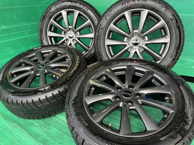 ＭＩＮＩ　ＭＩＮＩ　パーツ情報
ミニクロスオーバー、BMW X1、X2に装着できる17インチスタッドレスセット入庫です！
スパルコバラーレ　17インチ　ネクセン製溝たっぷりスタッドレス付！