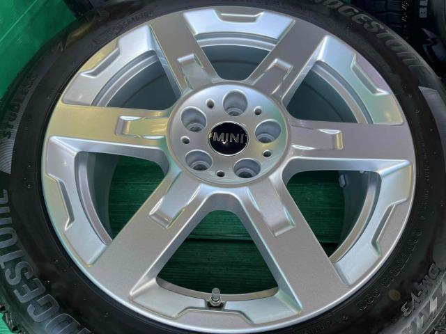 ＭＩＮＩ　ＭＩＮＩ　パーツ情報
ミニカントリーマン（U25）純正18インチスタッドレスセット入庫です！
ミニ純正アステロイドスポーク944　18インチ　ブリヂストンスタッドレス付！