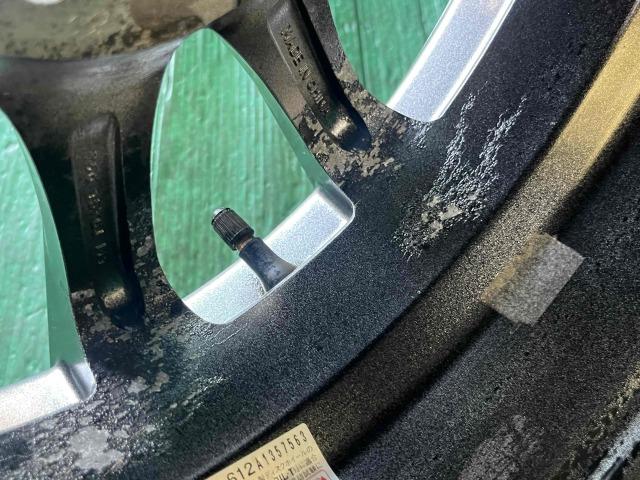 トヨタ　ノア　パーツ情報
ノア、VOXY、エスクァイアなどに装着できる溝たっぷりスタッドレス付15インチセット入庫です！
Exceeder　15インチ　ブリヂストンスタッドレス付！