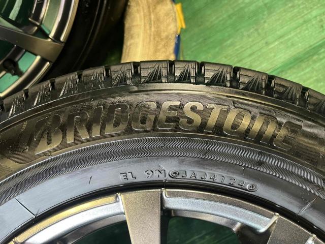 トヨタ　ノア　パーツ情報
ノア、VOXY、エスクァイアなどに装着できる溝たっぷりスタッドレス付15インチセット入庫です！
Exceeder　15インチ　ブリヂストンスタッドレス付！