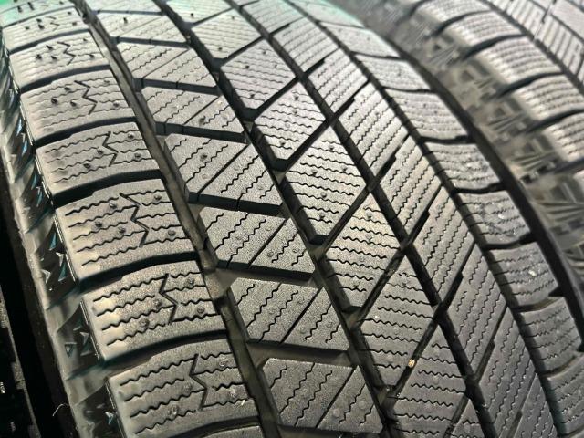 トヨタ　ノア　パーツ情報
ノア、VOXY、エスクァイアなどに装着できる溝たっぷりスタッドレス付15インチセット入庫です！
Exceeder　15インチ　ブリヂストンスタッドレス付！