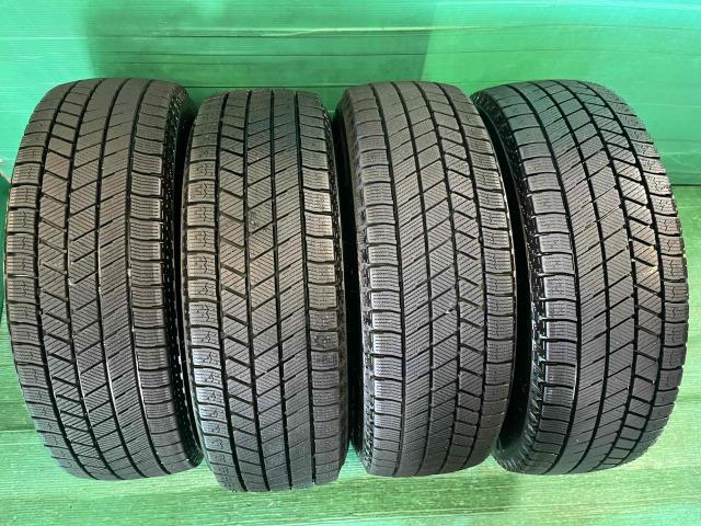 トヨタ　ノア　パーツ情報
ノア、VOXY、エスクァイアなどに装着できる溝たっぷりスタッドレス付15インチセット入庫です！
Exceeder　15インチ　ブリヂストンスタッドレス付！