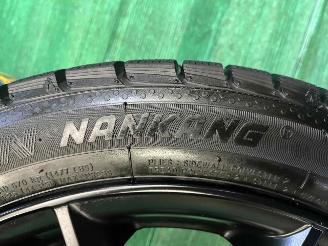 ＭＩＮＩ　ＭＩＮＩ　パーツ情報
ミニクラブマン、BMW1シリーズなどに装着できる17インチスタッドレスセット入庫です！
MAKジャッキー　17インチ　溝たっぷりスタッドレス付！