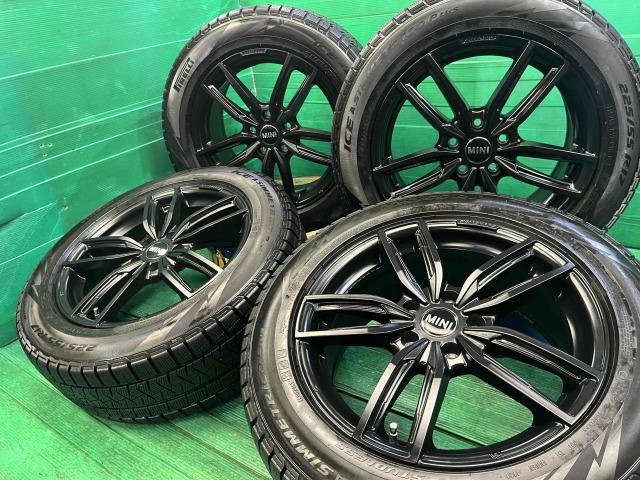 ＭＩＮＩ　ＭＩＮＩ　パーツ情報
ミニクロスオーバー、BMW-X1などに装着できる17インチランフラットスタッドレスセット入庫です！
ケレナーズJr,GF5　17インチ　ピレリランフラットスタッドレス付！